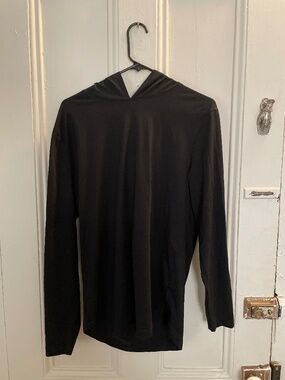 Cuts clothing curve hem hooded t-shirt